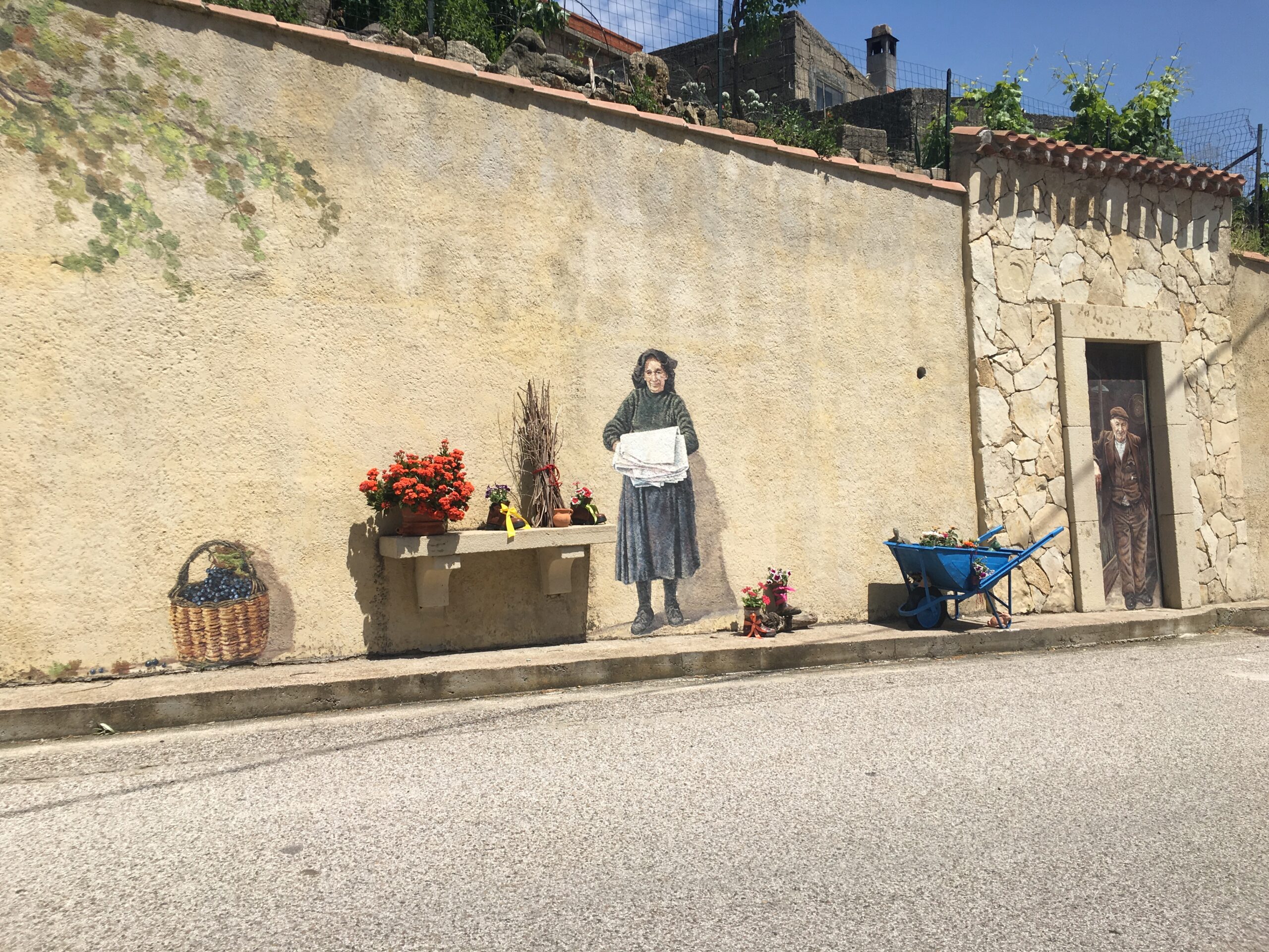 Wall paintings in Mogorella, Sardinia - La Porta Blu